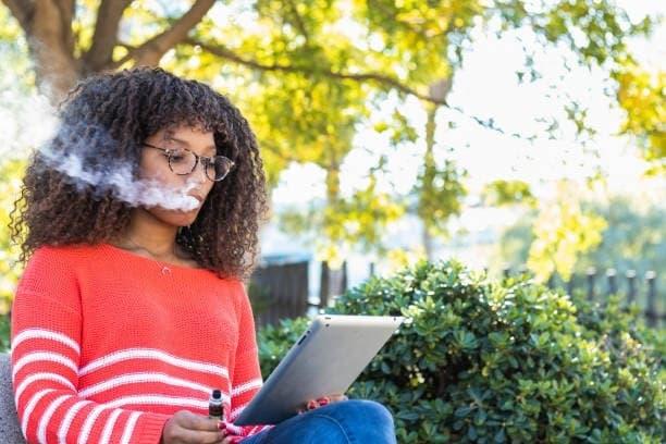 liquid in e zigarette wird braun – Ursachen erkennen, Schäden vermeiden und richtig reinigen