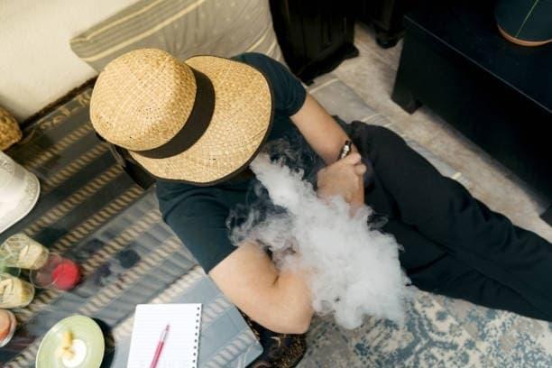 e zigarette und zahnverfärbung erkennen, behandeln und langfristig vorbeugen mit einfachen Zahnpflege Tipps